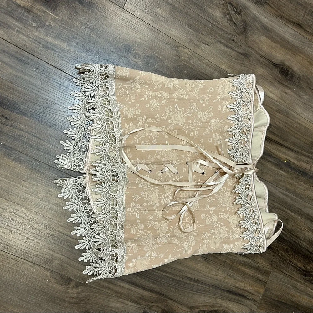 Beige Floral Embroidered Beaded Lace Corset - Picture 5 of 7